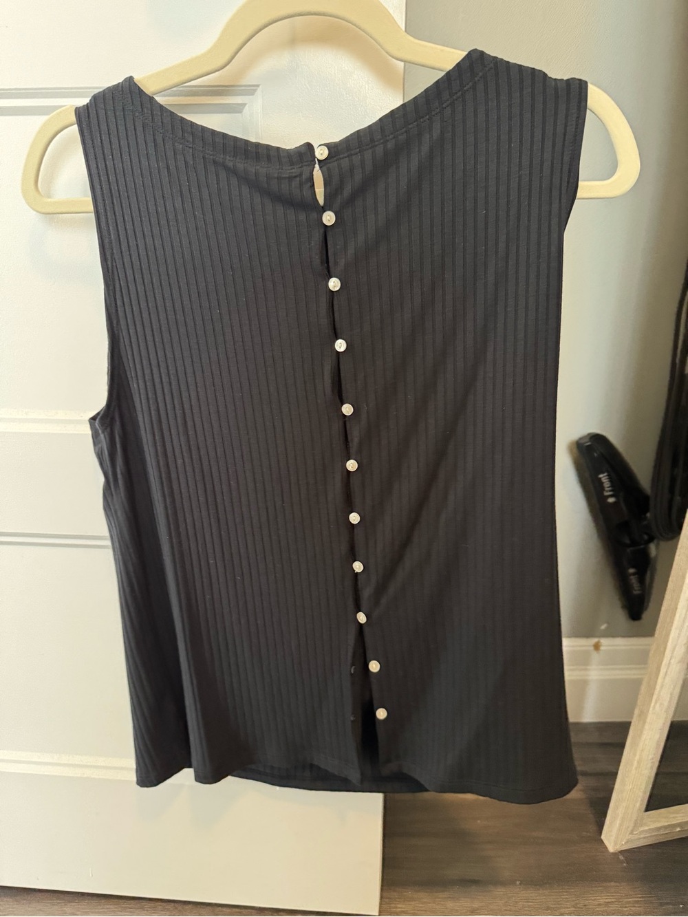 ABERCROMBIE Sleeveless Ribbed Button-Back Top